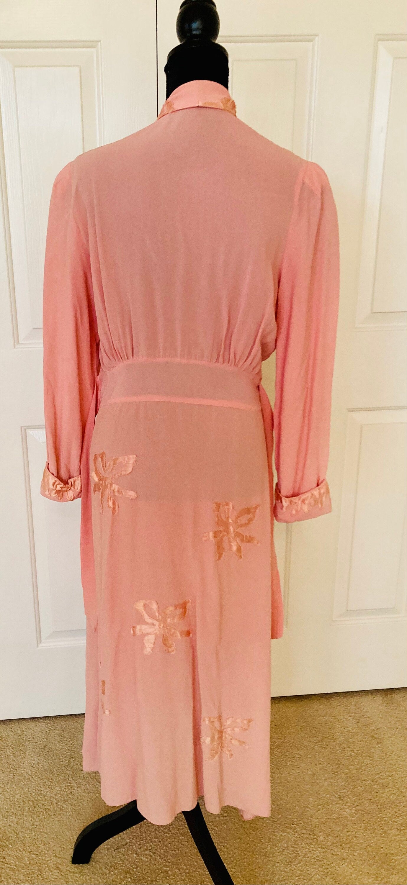 Beautiful old Hollywood 40s dressing gown