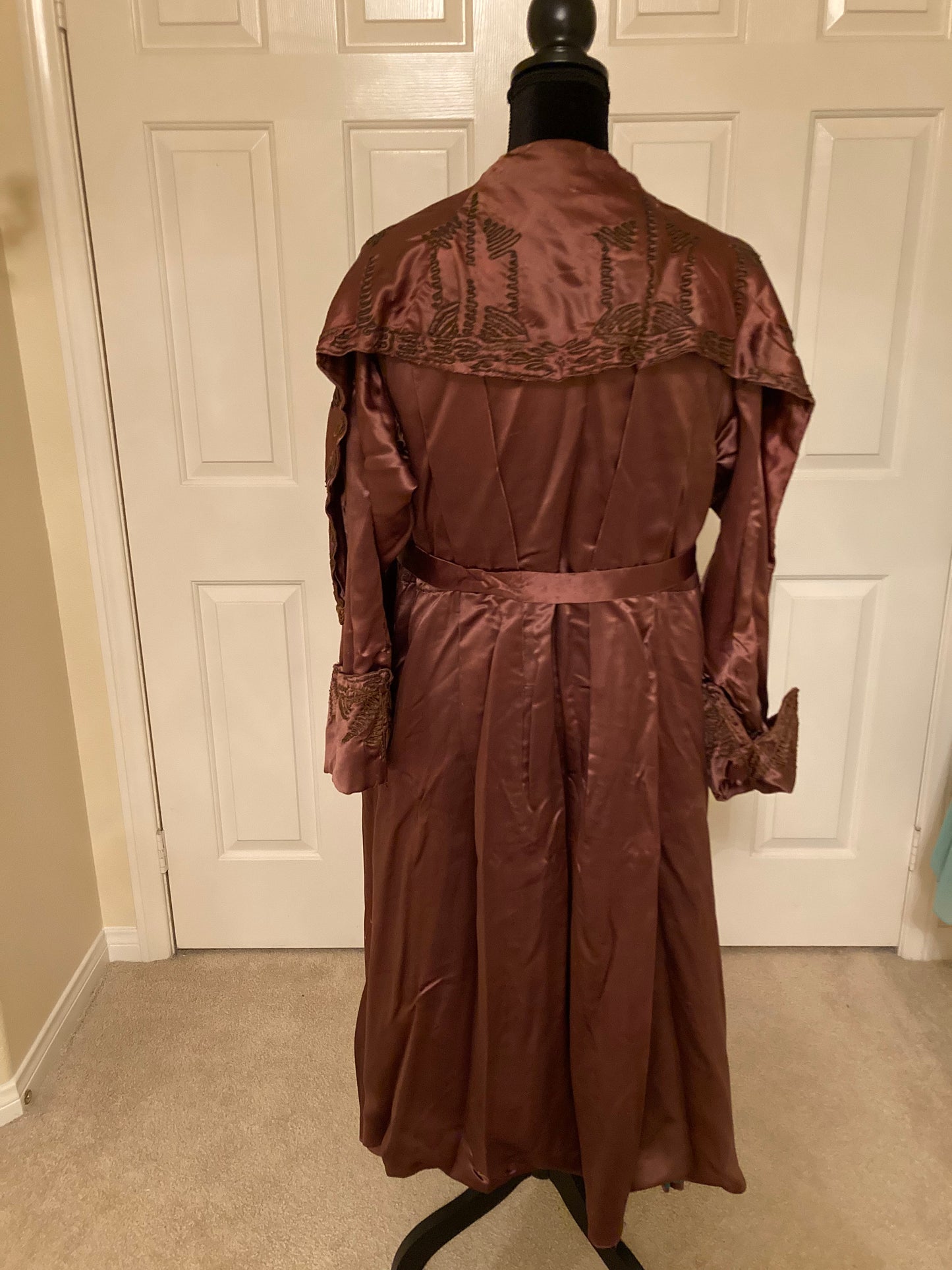 Gorgeous Victorian men’s robe ( flawed )