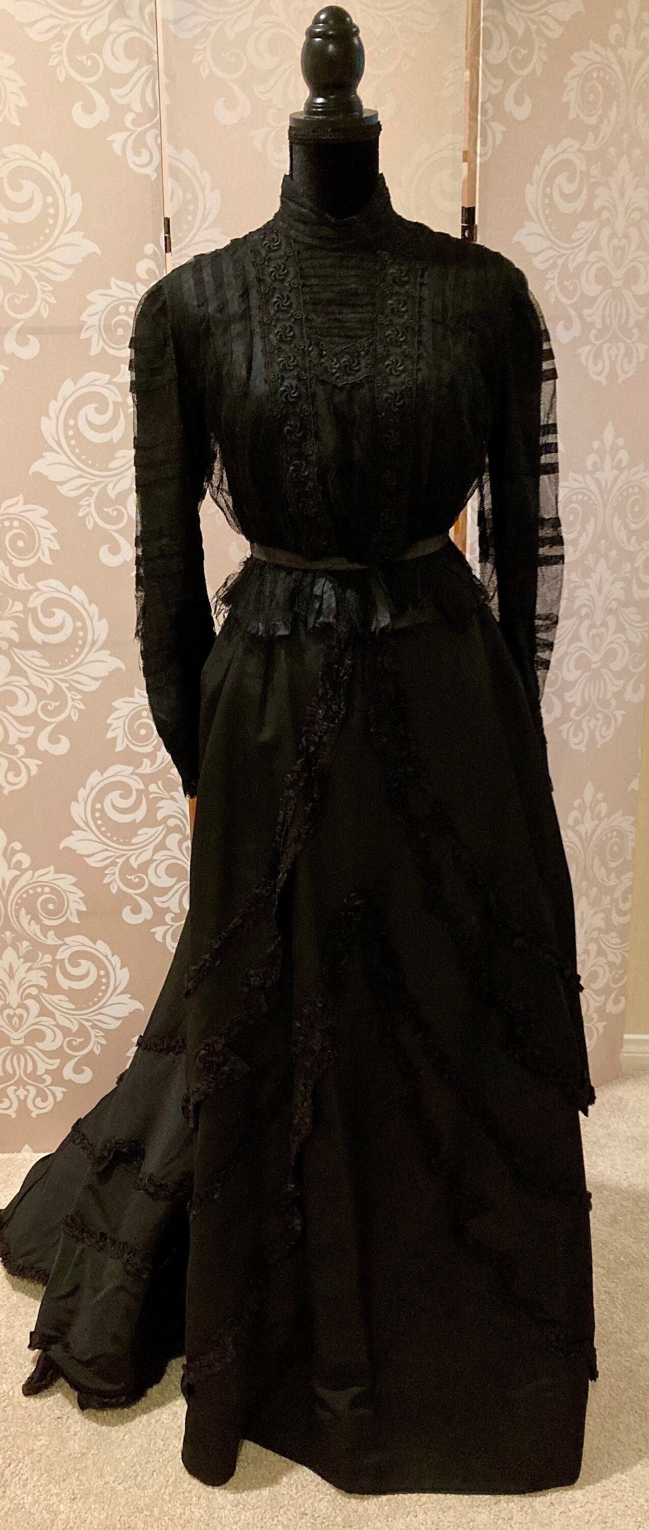 Spectacular antique Victorian mourning dress